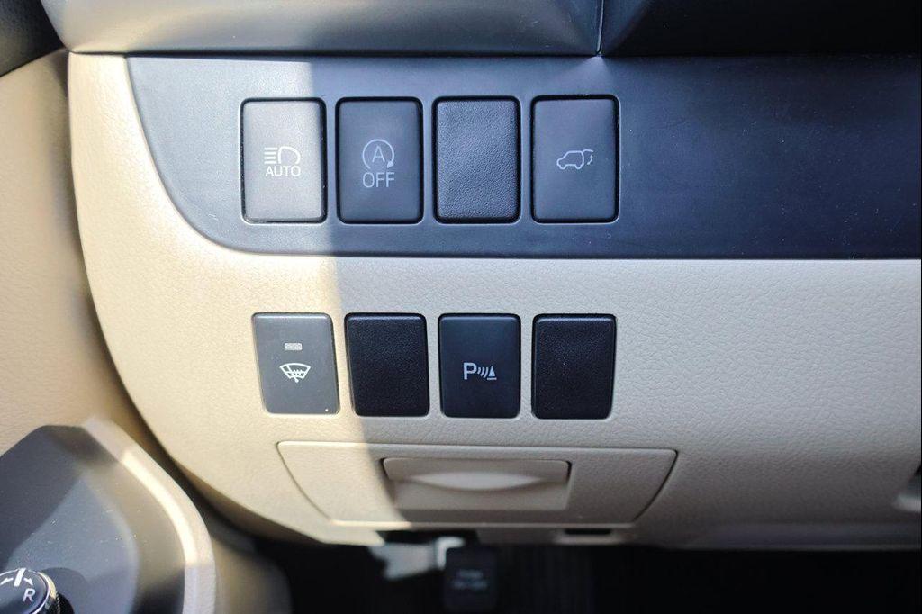 used 2018 Toyota Highlander car, priced at $25,673