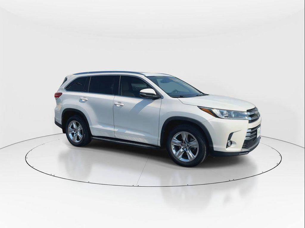 used 2018 Toyota Highlander car, priced at $25,673