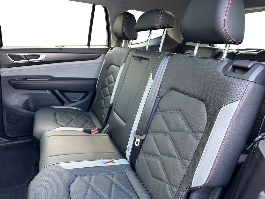 new 2025 Volkswagen Atlas car, priced at $43,284