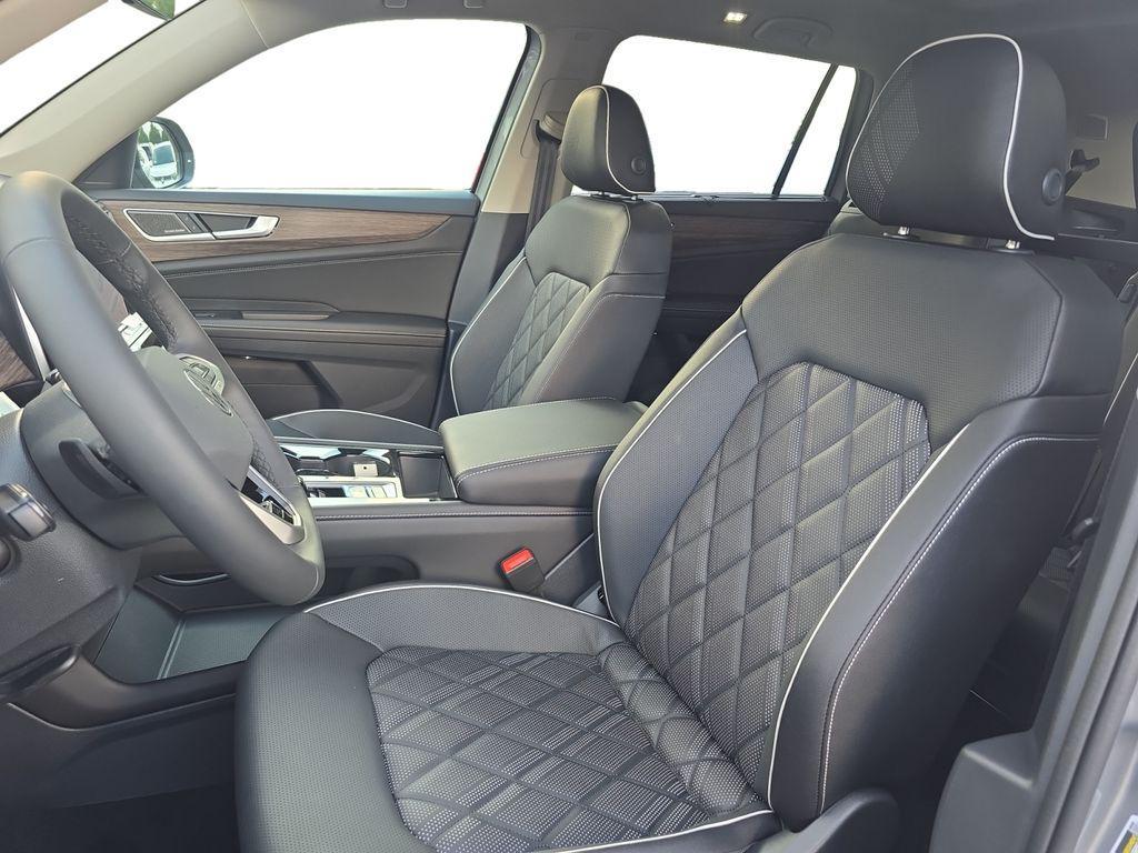 new 2025 Volkswagen Atlas car, priced at $46,721