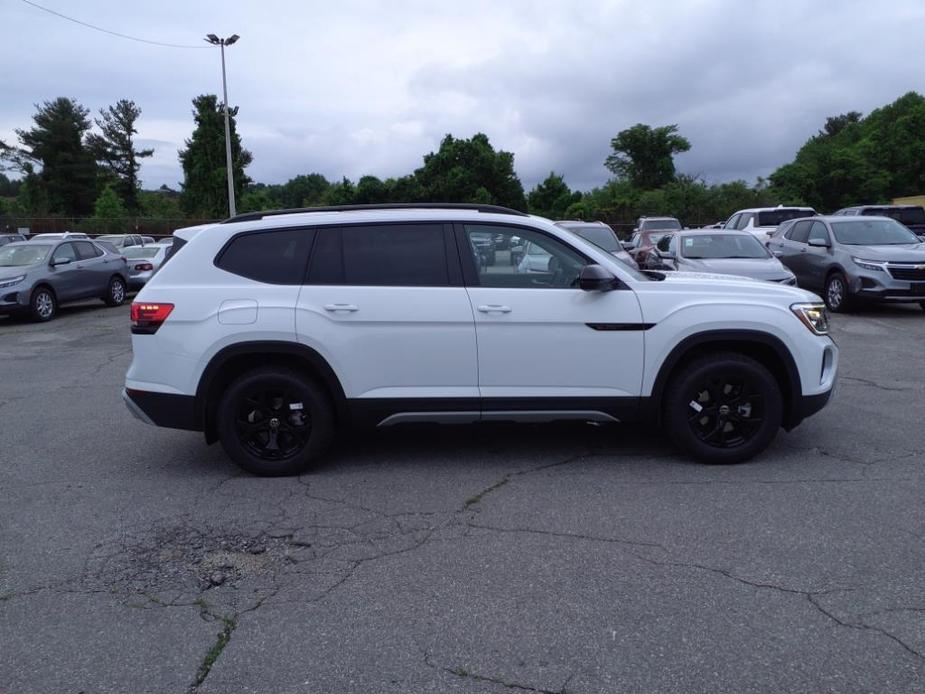 new 2024 Volkswagen Atlas car, priced at $46,832