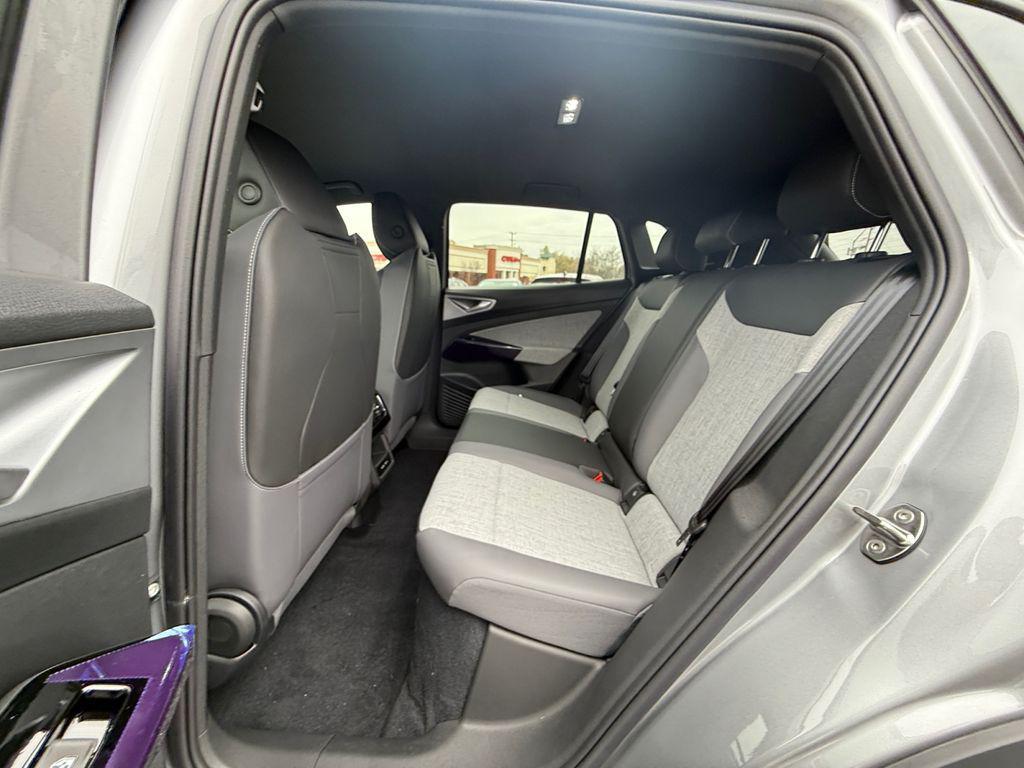 new 2025 Volkswagen ID.4 car