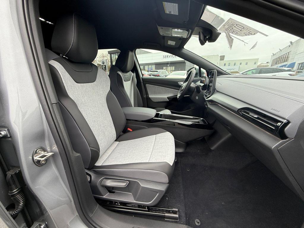 new 2025 Volkswagen ID.4 car