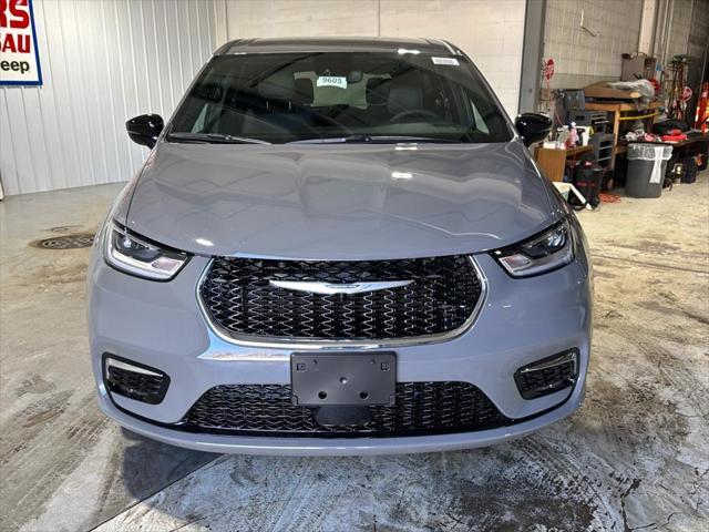 new 2025 Chrysler Pacifica car, priced at $47,635