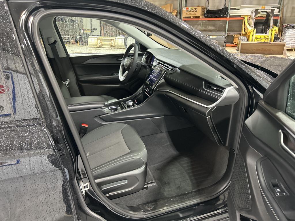 used 2023 Jeep Grand Cherokee car, priced at $28,957