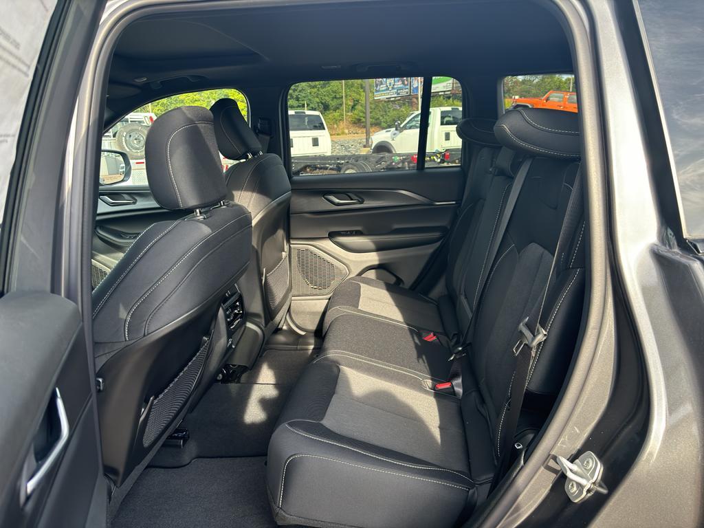 new 2025 Jeep Grand Cherokee car, priced at $44,676
