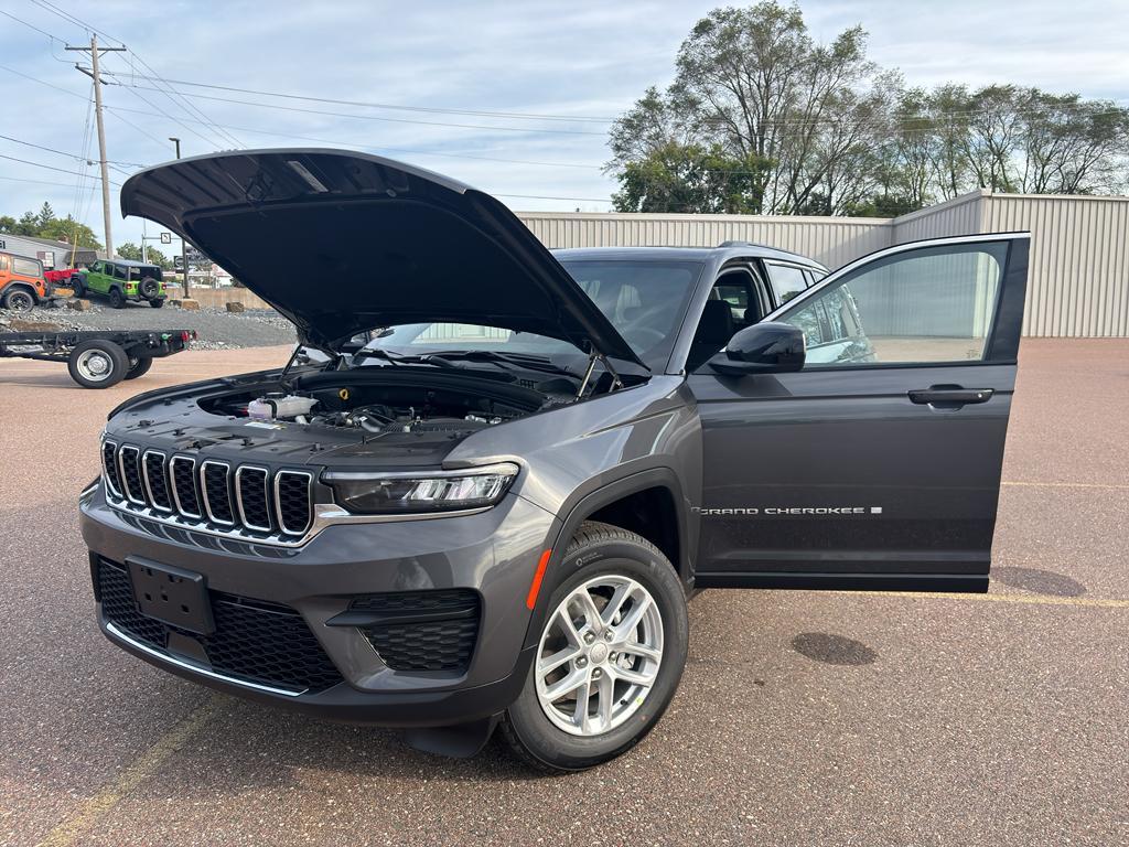 new 2025 Jeep Grand Cherokee car, priced at $44,676