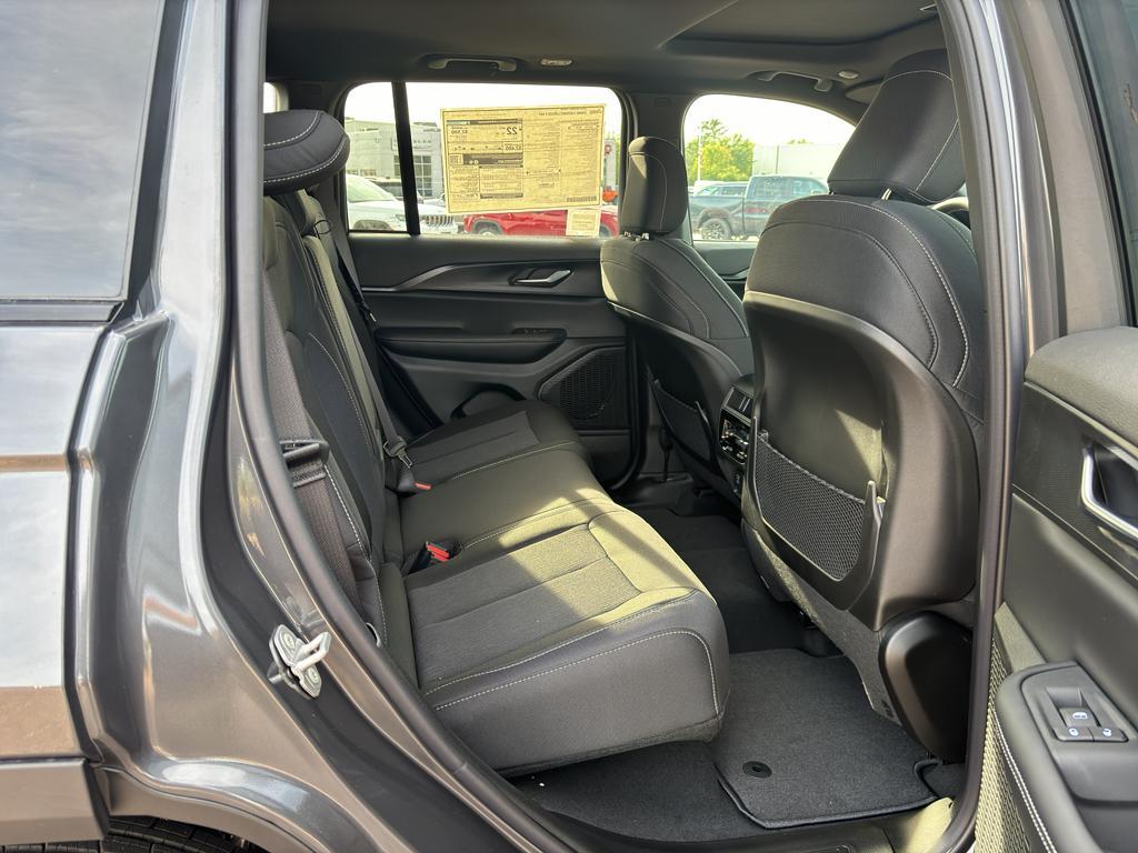 new 2025 Jeep Grand Cherokee car, priced at $44,676