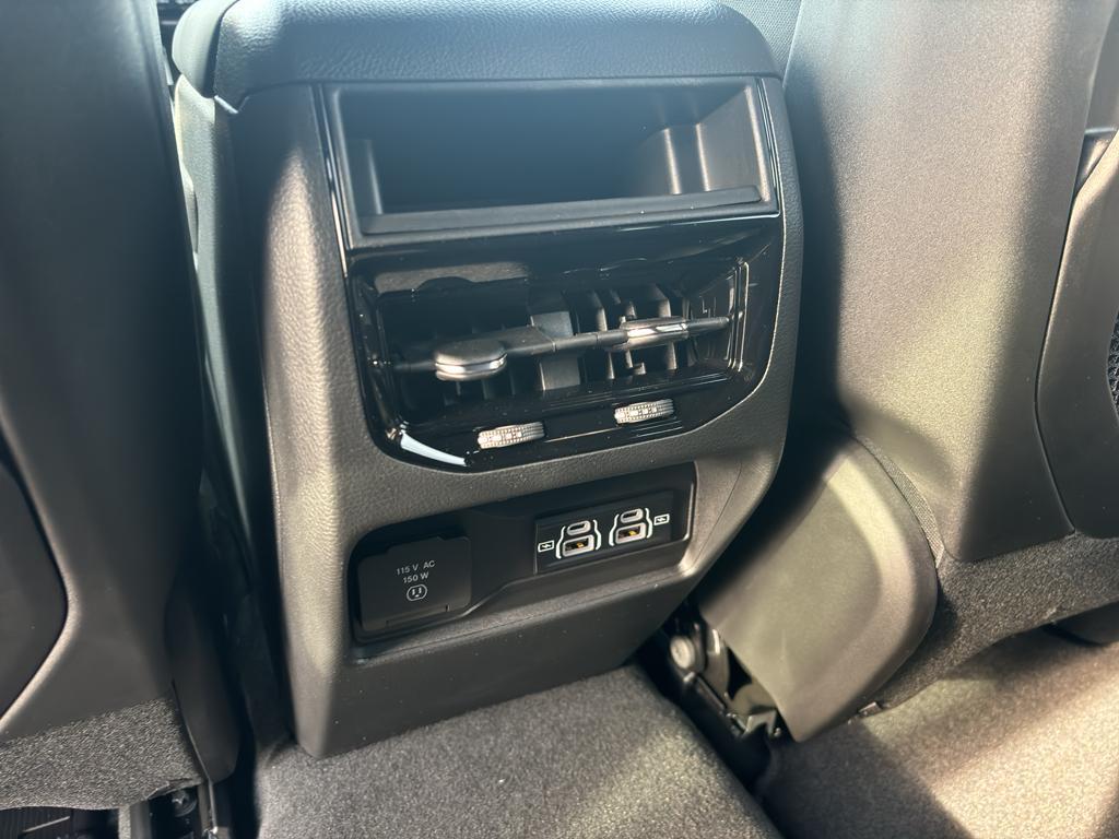 new 2025 Jeep Grand Cherokee car, priced at $44,676