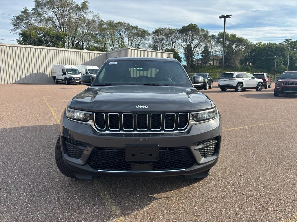 new 2025 Jeep Grand Cherokee car, priced at $44,676