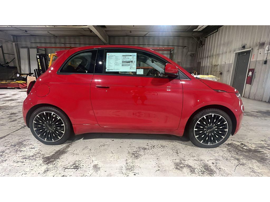 new 2024 FIAT 500e car, priced at $33,095
