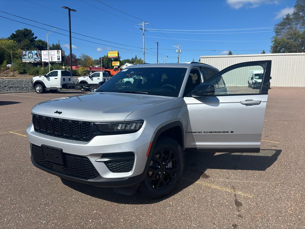 new 2025 Jeep Grand Cherokee car, priced at $46,528