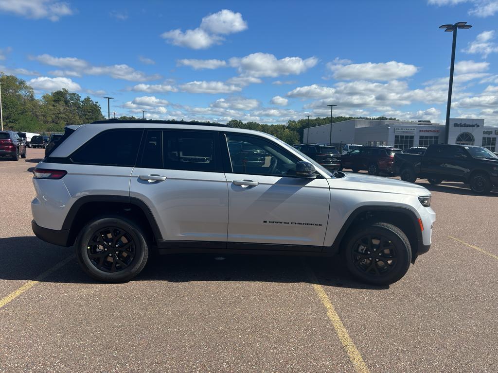 new 2025 Jeep Grand Cherokee car, priced at $46,528