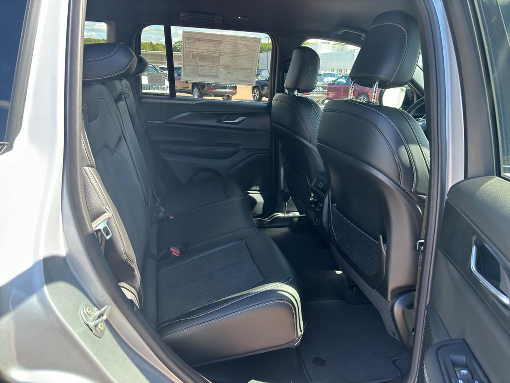 new 2025 Jeep Grand Cherokee car, priced at $46,528