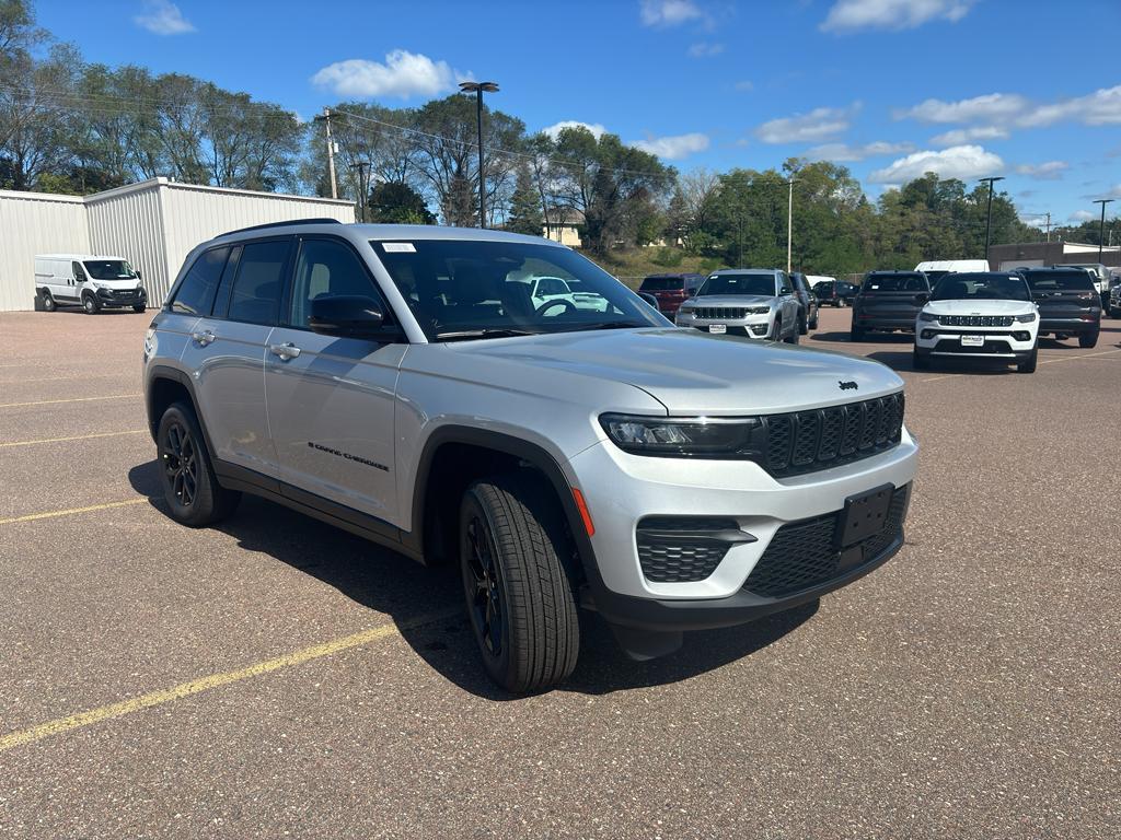 new 2025 Jeep Grand Cherokee car, priced at $46,528