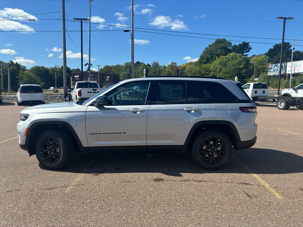 new 2025 Jeep Grand Cherokee car, priced at $46,528