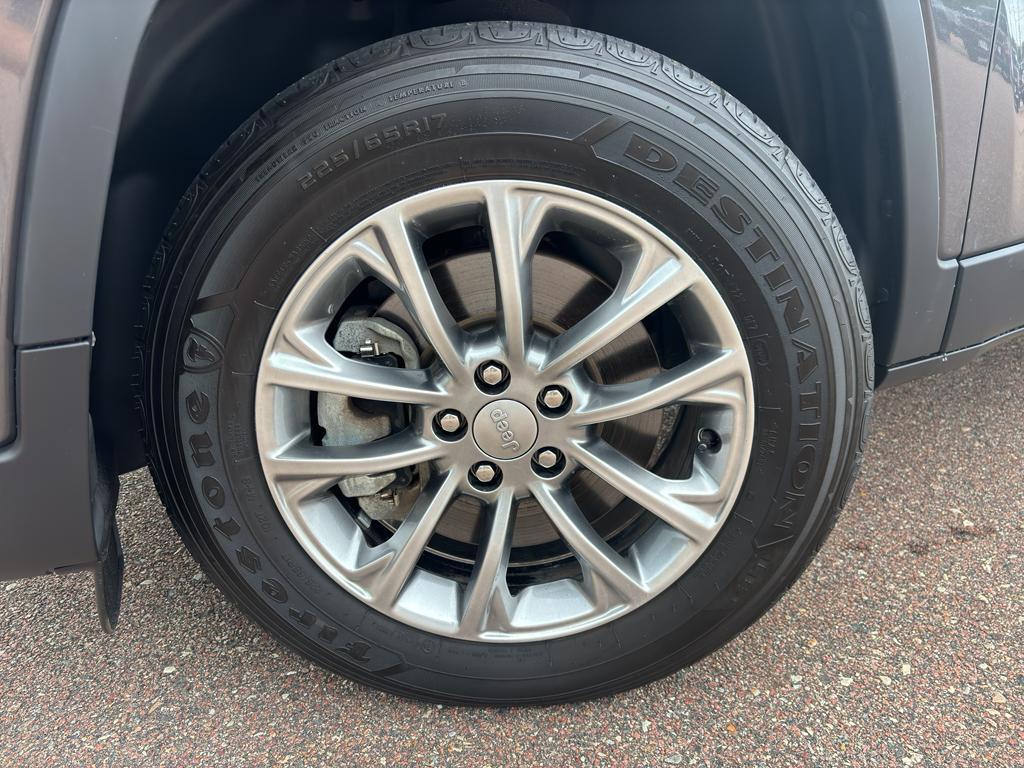used 2022 Jeep Cherokee car, priced at $24,840