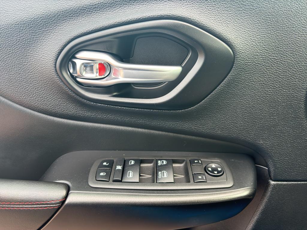used 2022 Jeep Cherokee car, priced at $28,878