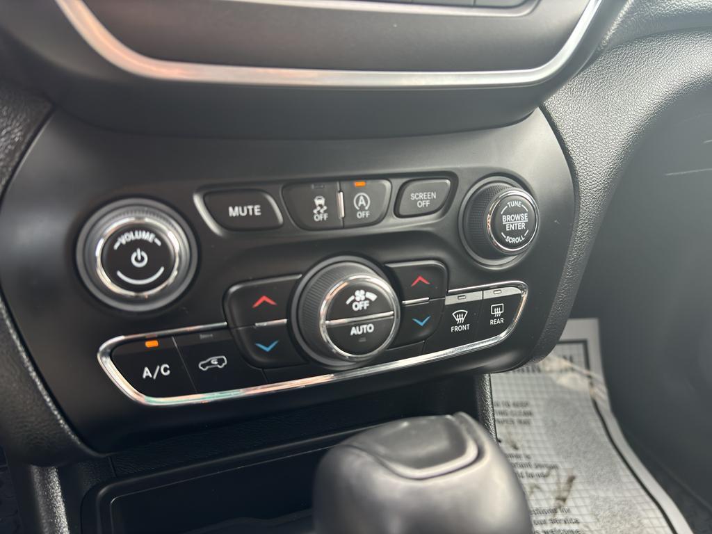 used 2022 Jeep Cherokee car, priced at $28,878