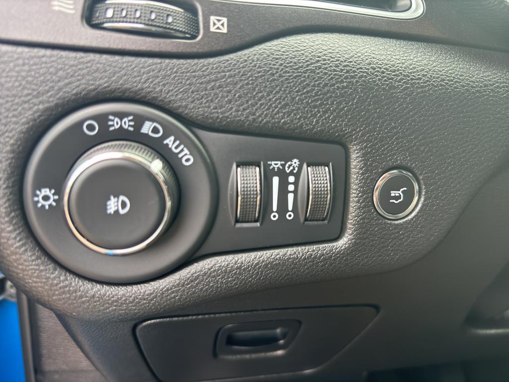 used 2022 Jeep Cherokee car, priced at $28,878