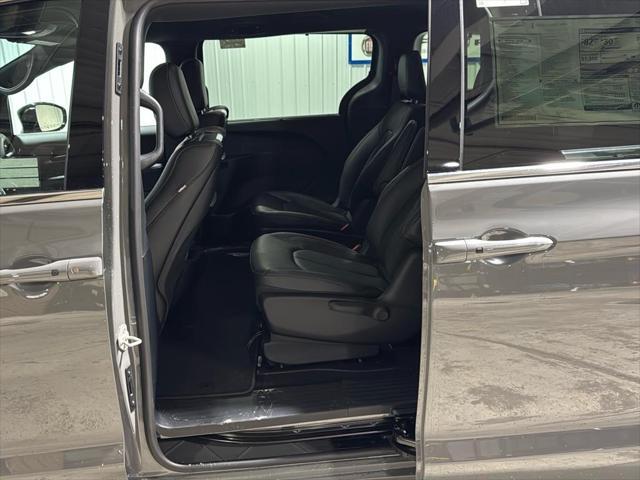 new 2025 Chrysler Pacifica Hybrid car, priced at $58,950
