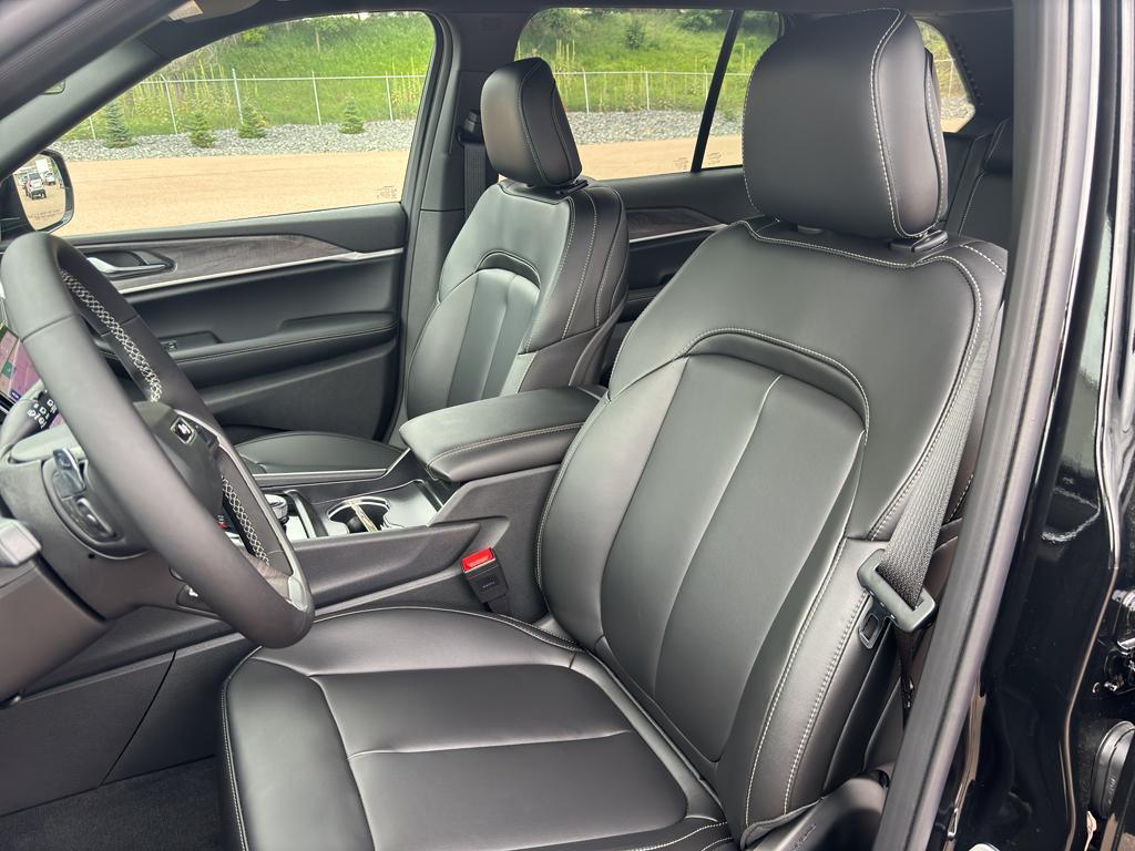 new 2025 Jeep Grand Cherokee car, priced at $50,500