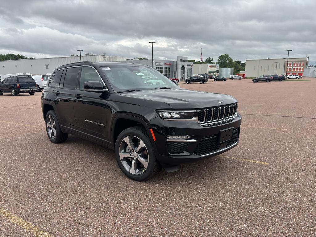 new 2025 Jeep Grand Cherokee car, priced at $50,500
