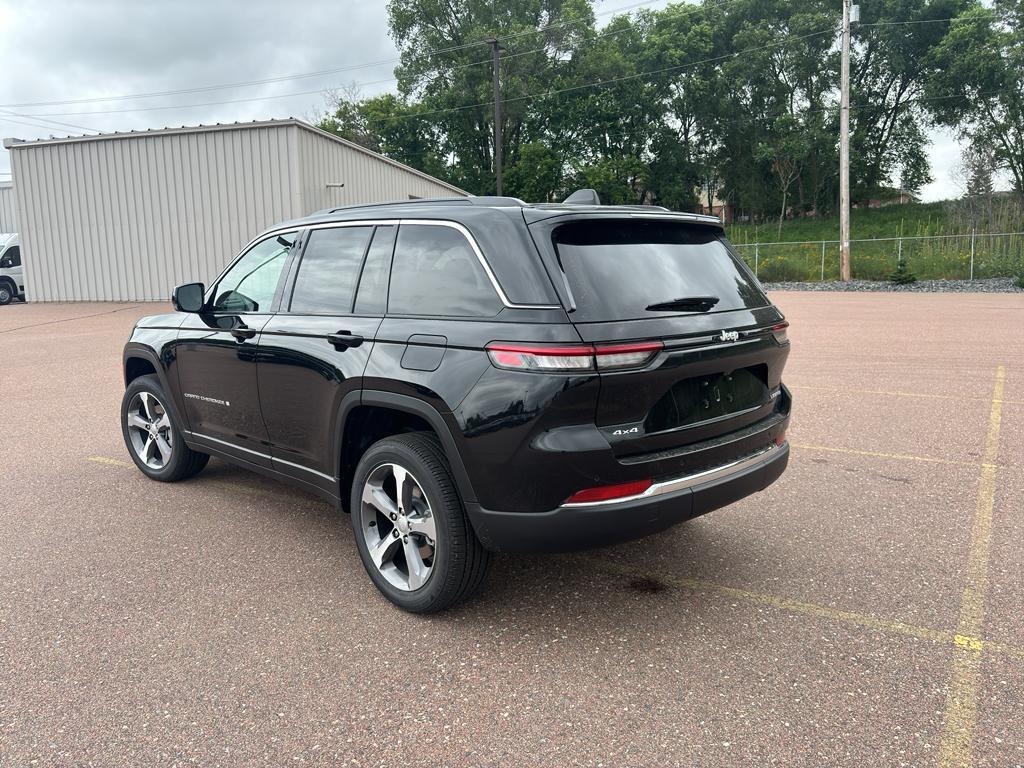 new 2025 Jeep Grand Cherokee car, priced at $50,500