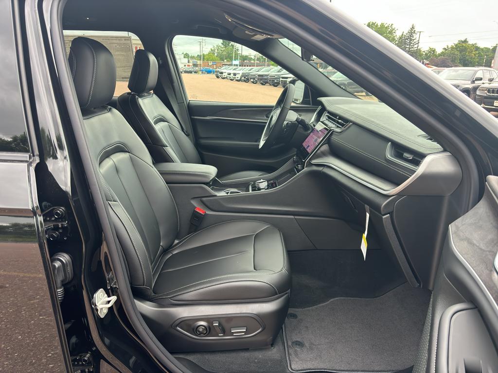 new 2025 Jeep Grand Cherokee car, priced at $50,500