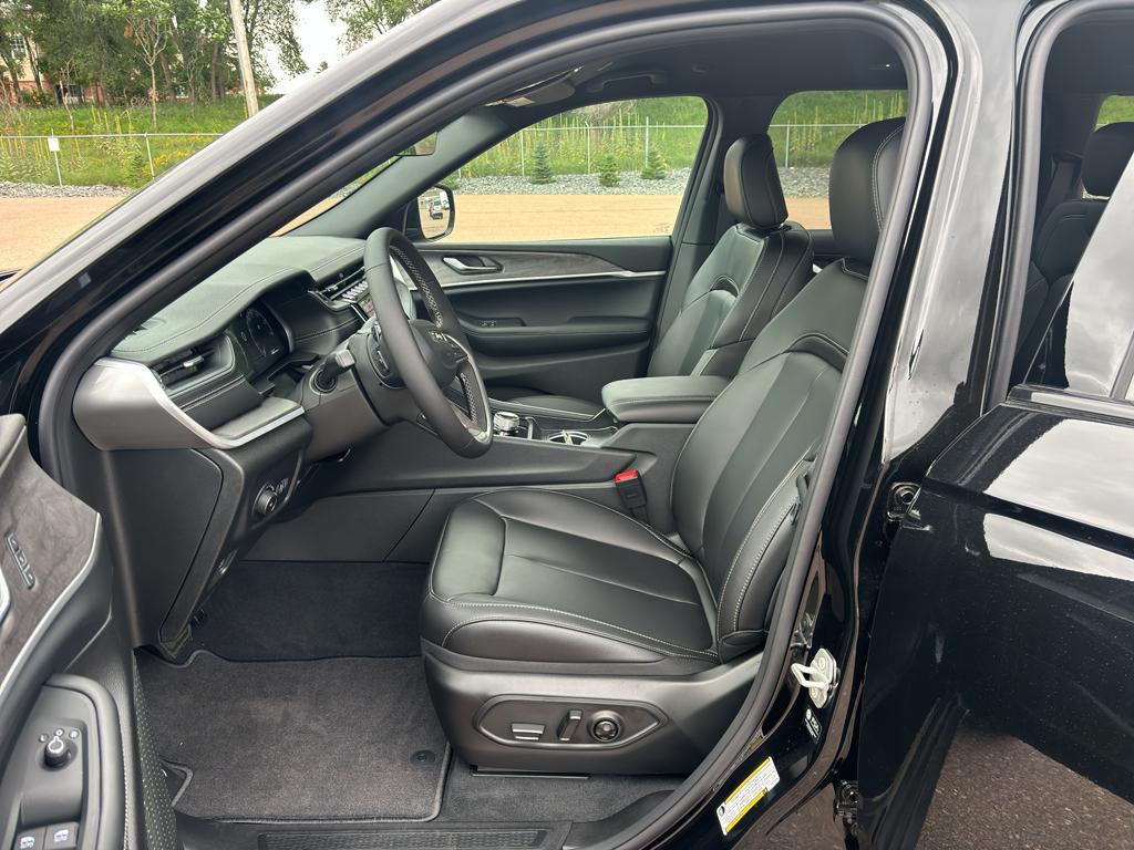 new 2025 Jeep Grand Cherokee car, priced at $50,500