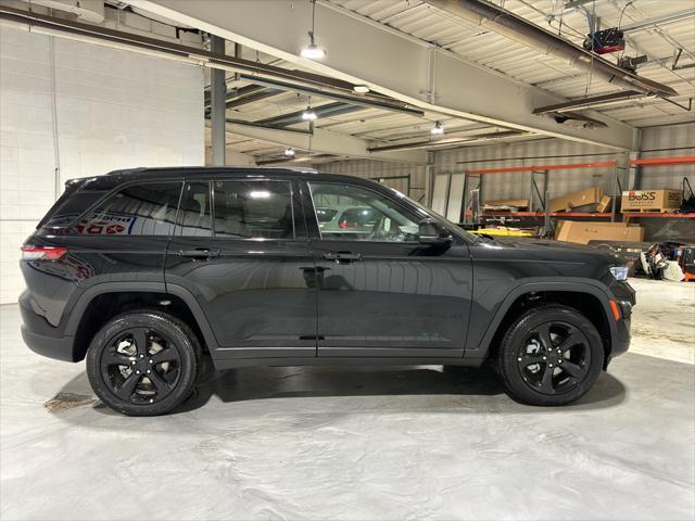 new 2025 Jeep Grand Cherokee car, priced at $51,215