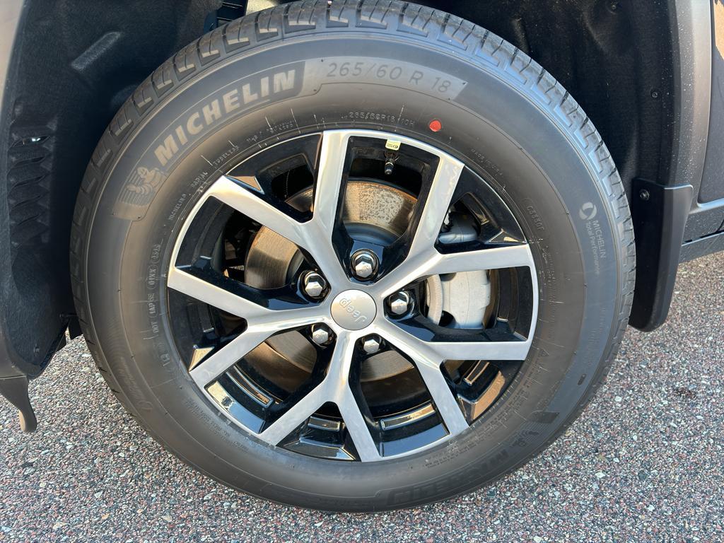 new 2025 Jeep Grand Cherokee car, priced at $49,887