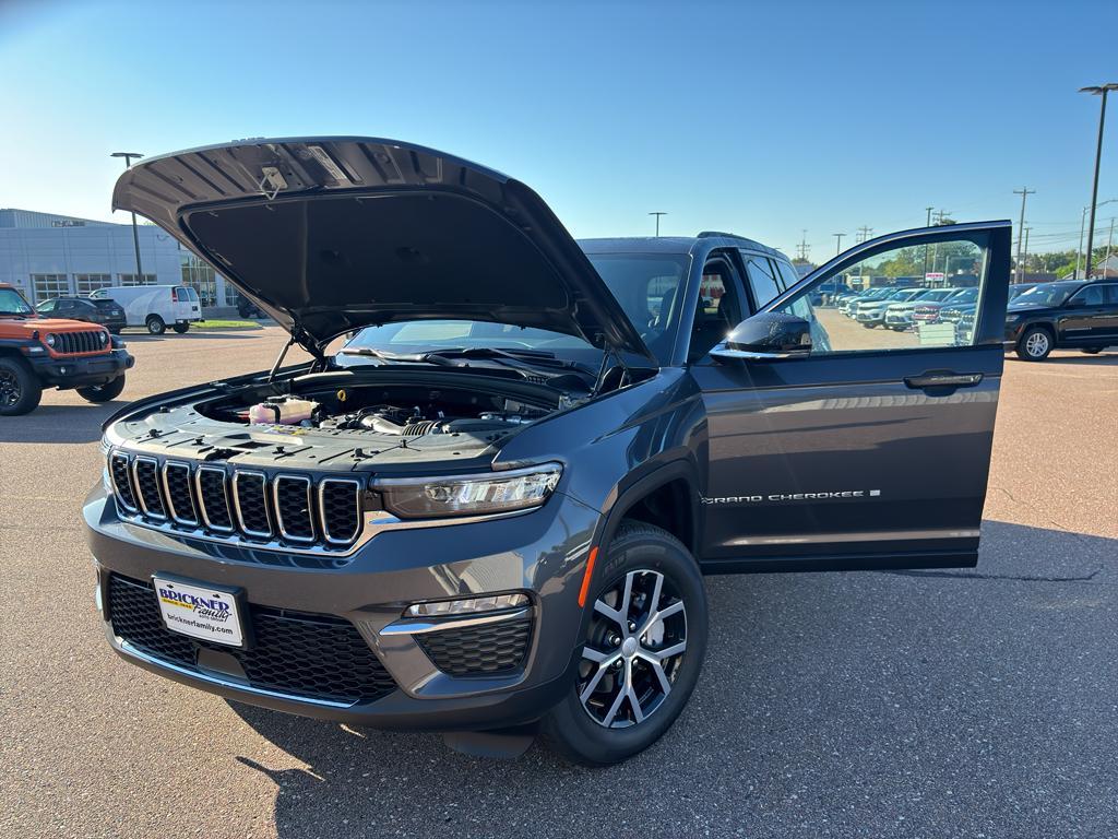 new 2025 Jeep Grand Cherokee car, priced at $49,887