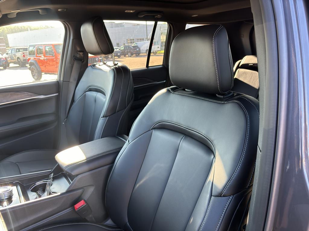 new 2025 Jeep Grand Cherokee car, priced at $49,887