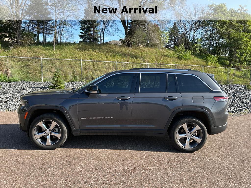 used 2022 Jeep Grand Cherokee car, priced at $23,975
