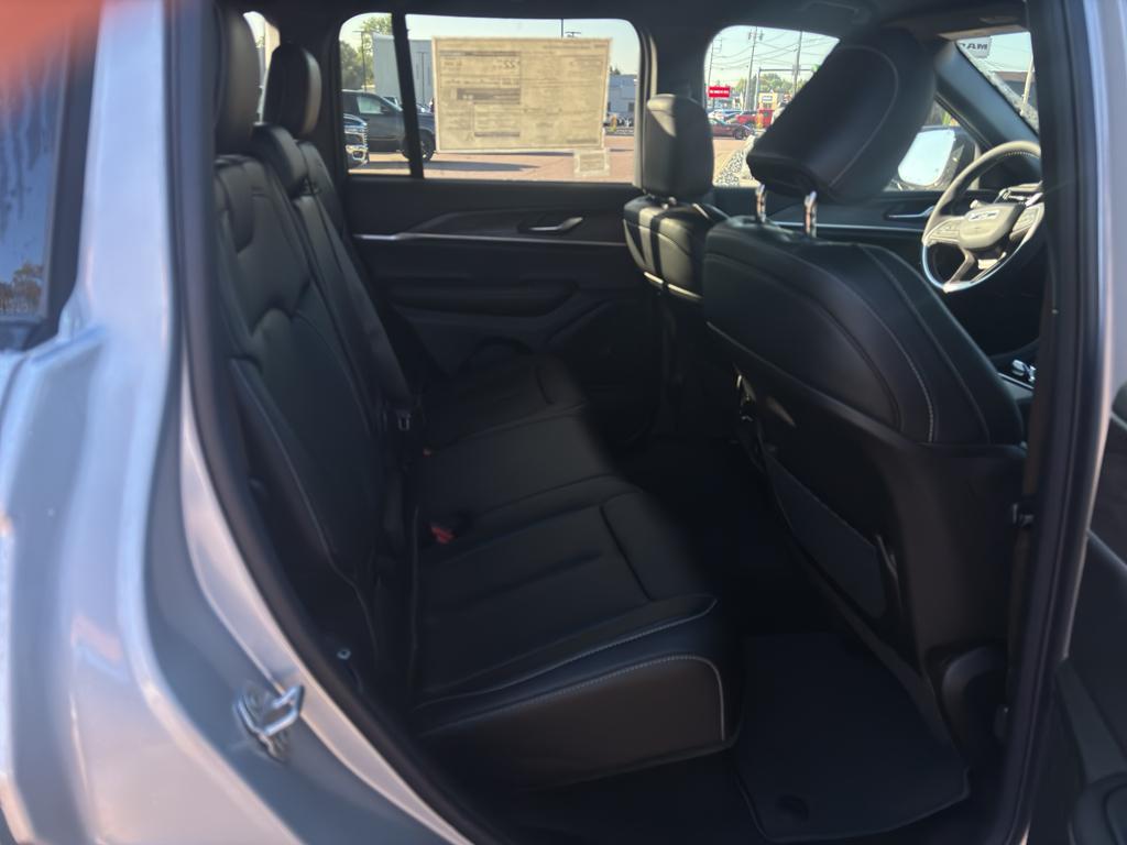new 2025 Jeep Grand Cherokee car, priced at $48,490