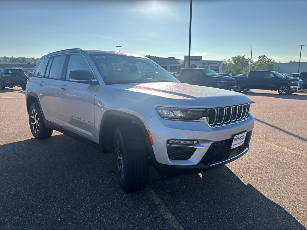 new 2025 Jeep Grand Cherokee car, priced at $48,490