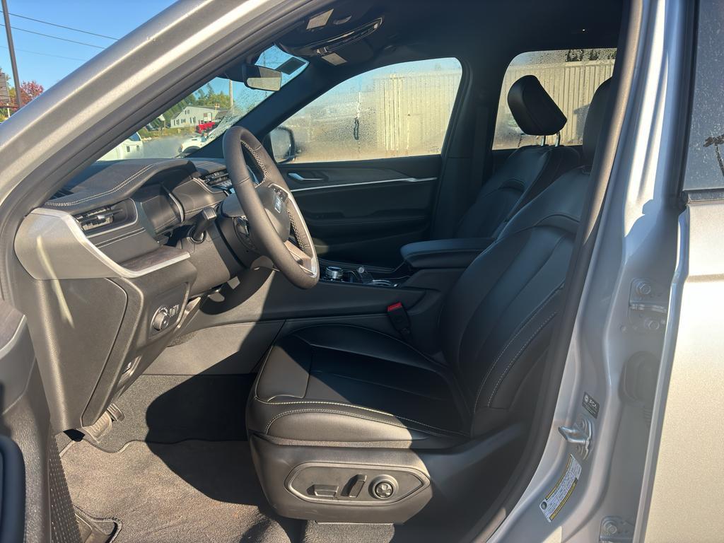 new 2025 Jeep Grand Cherokee car, priced at $48,490