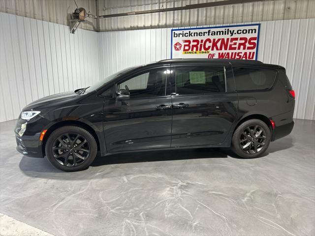 used 2023 Chrysler Pacifica car, priced at $37,388