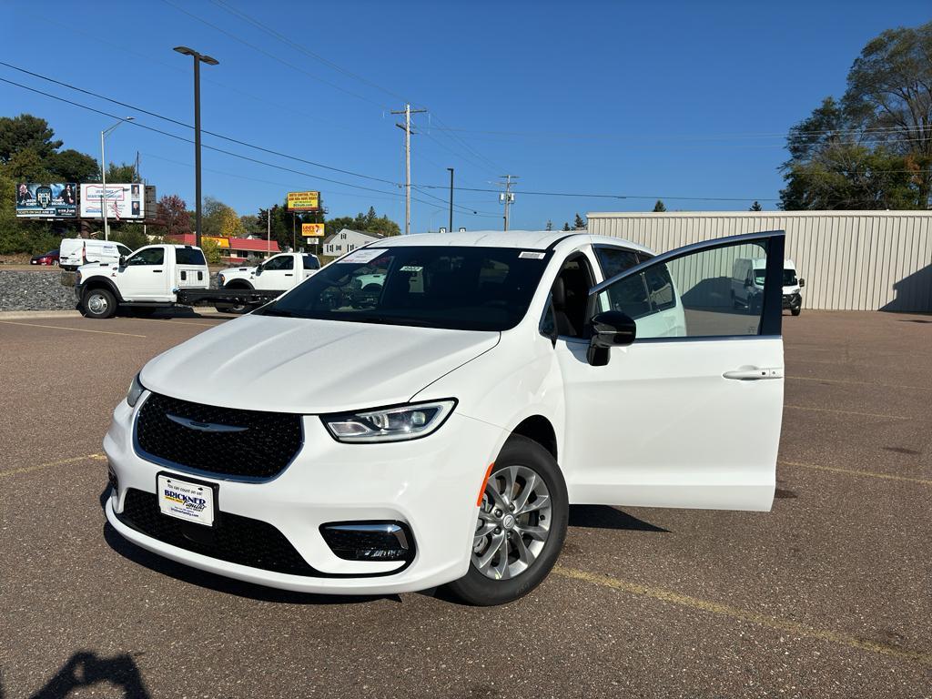 new 2026 Chrysler Pacifica car, priced at $47,455