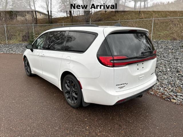 used 2023 Chrysler Pacifica car, priced at $38,367