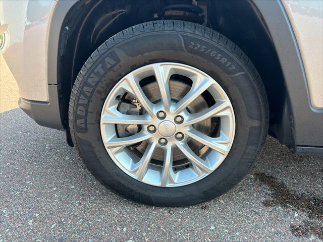used 2019 Jeep Cherokee car, priced at $19,726