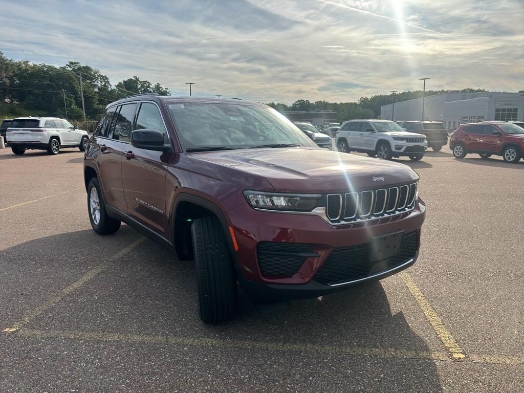 new 2025 Jeep Grand Cherokee car, priced at $44,676