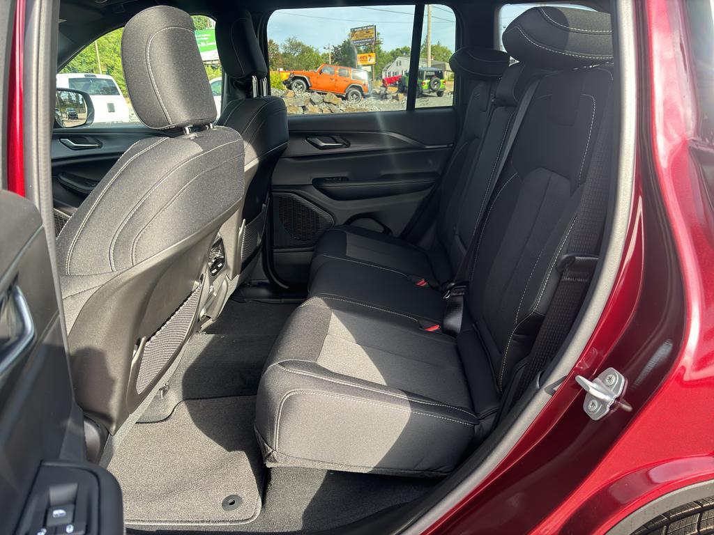 new 2025 Jeep Grand Cherokee car, priced at $44,676
