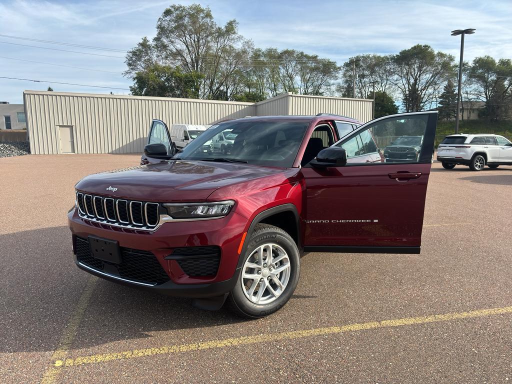 new 2025 Jeep Grand Cherokee car, priced at $44,676