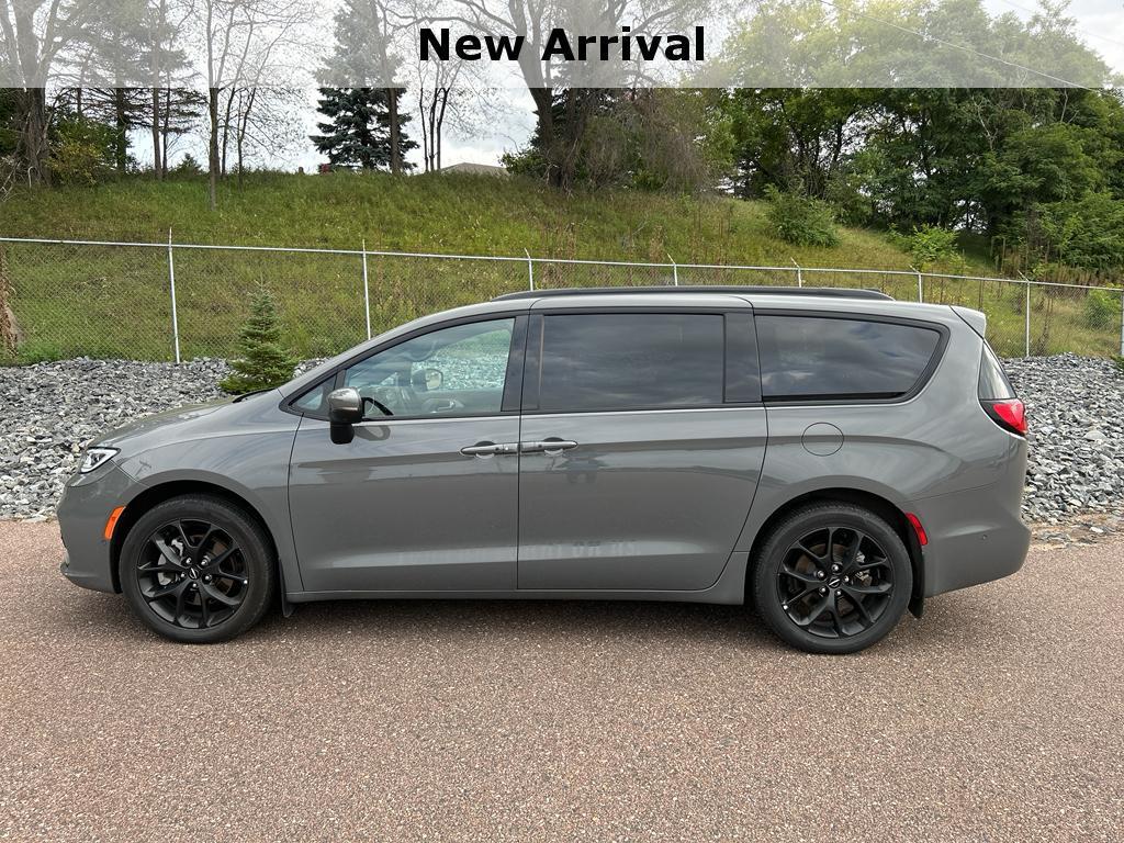 used 2023 Chrysler Pacifica car, priced at $35,492