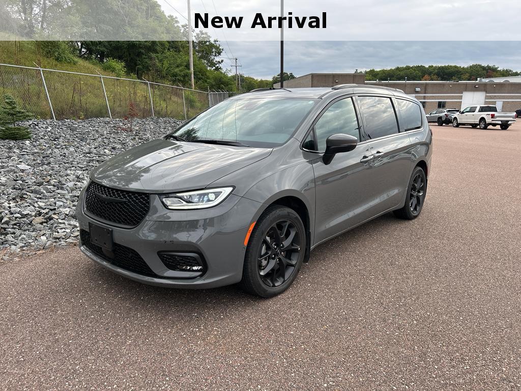used 2023 Chrysler Pacifica car, priced at $35,492