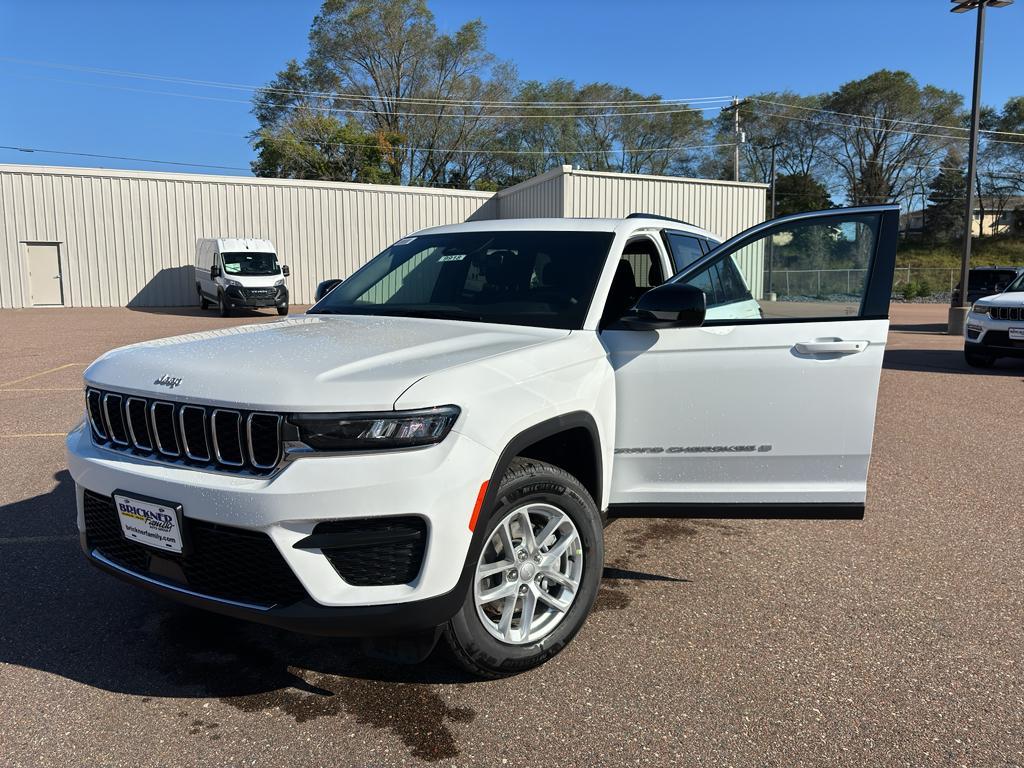 new 2025 Jeep Grand Cherokee car, priced at $44,140