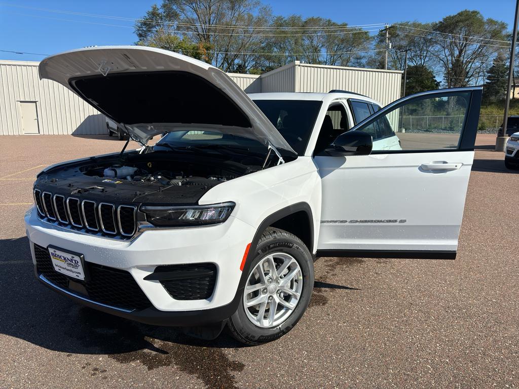 new 2025 Jeep Grand Cherokee car, priced at $44,140