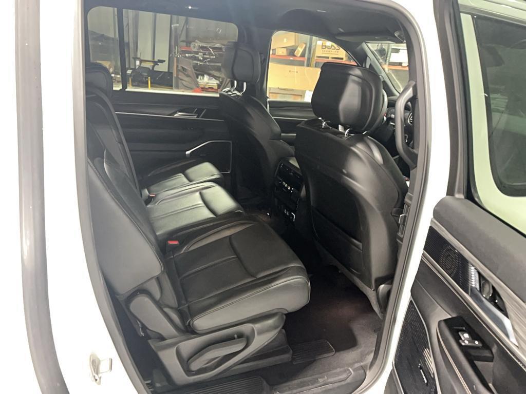 used 2023 Jeep Wagoneer L car